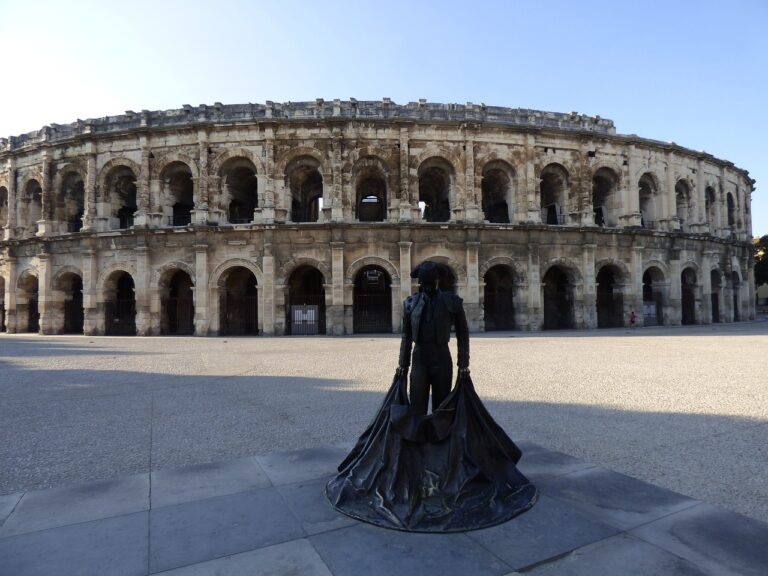 Découvrez l’histoire passionnante des arènes de Nîmes !